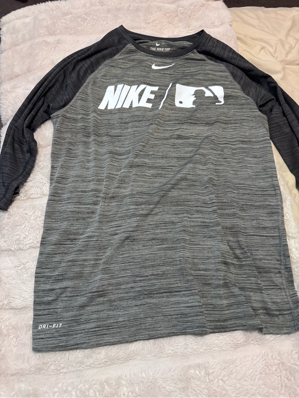 Nike Men’s Gray Dri-FIT Raglan Baseball Tee 3/4 sleeve